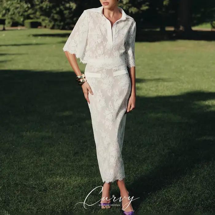 Ensemble de mariée moderne et élégant pour femmes aux courbes généreuses, avec robe mi-longue en den