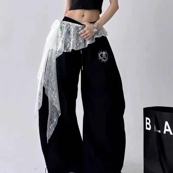 Jeans pantalons décor brodé fleur dentelle Mini jupe irrégulière voir à travers des jupes froncées t