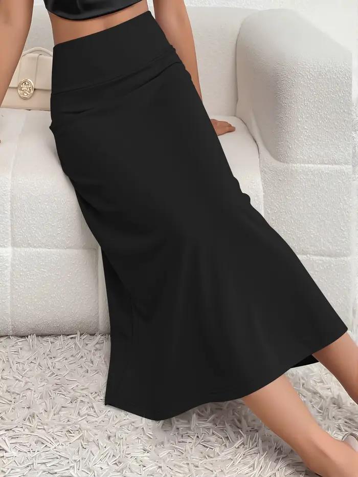 Jupe longue fluide chic à la française, silhouette minimaliste et épurée, style parisien et tenue qu