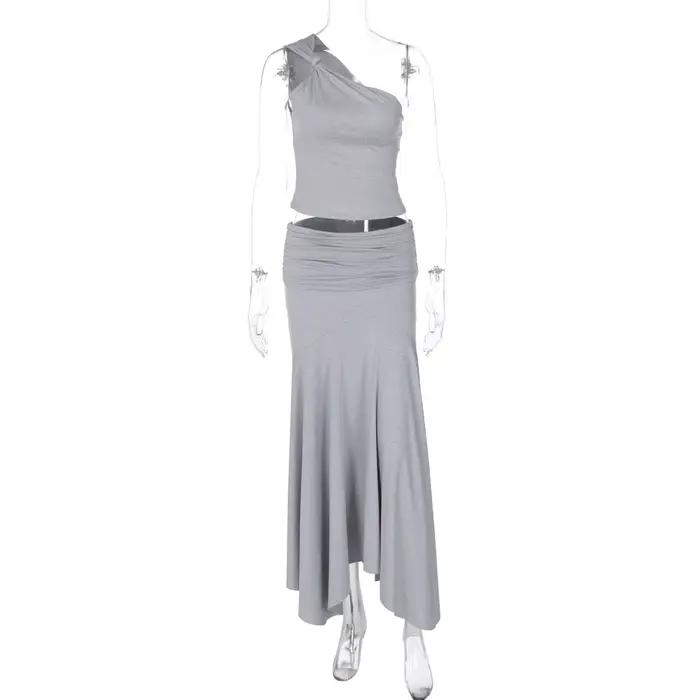 Ensemble plissé 2 pièces tendance pour femme : haut court à épaules dénudées et jupe longue ajustée 