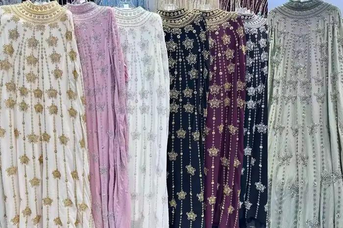 Robe de soirée longue élégante pour femme, ornée de perles, style Moyen-Orient, travail artisanal de