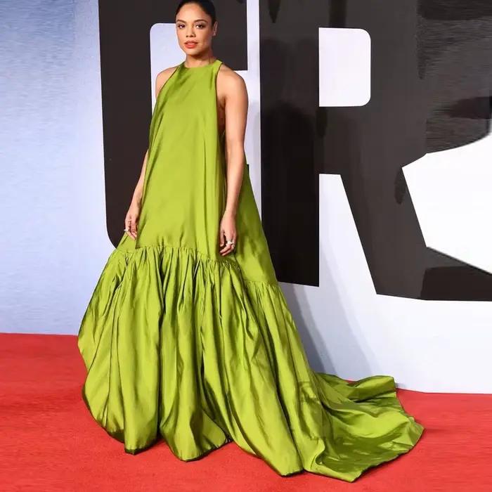 Robe Longue en Satin Vert Age avec Poches pour Femme, Tenue Élégante et Modeste