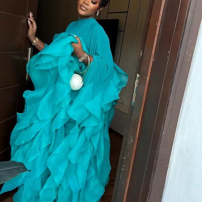 Robe longue plissée turquoise à volants, style africain, en mousseline, col montant, manches longues
