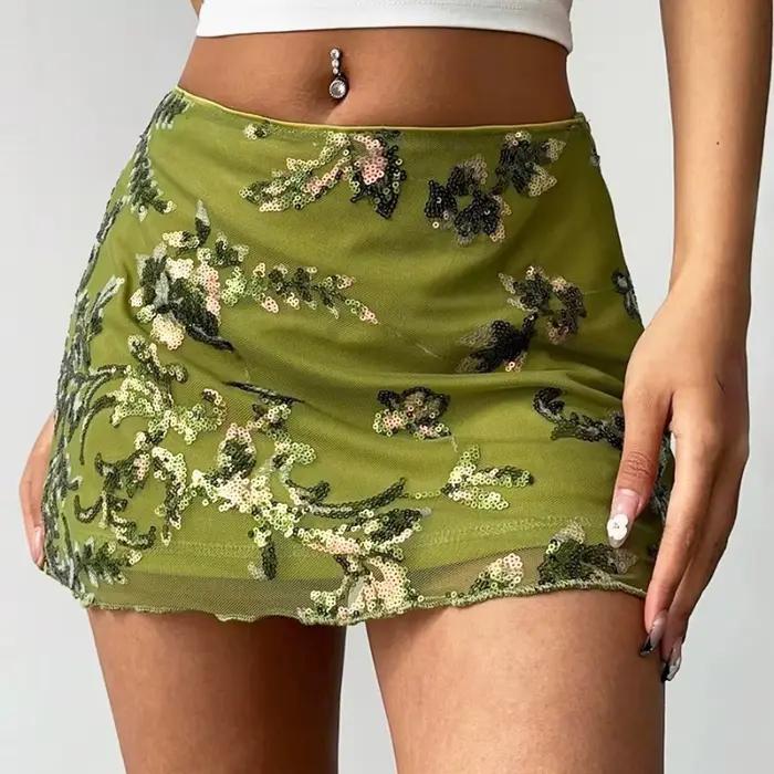 Mini-jupe style européen, style urbain, ajustée, avec perles et broderie florale en maille, pour fem