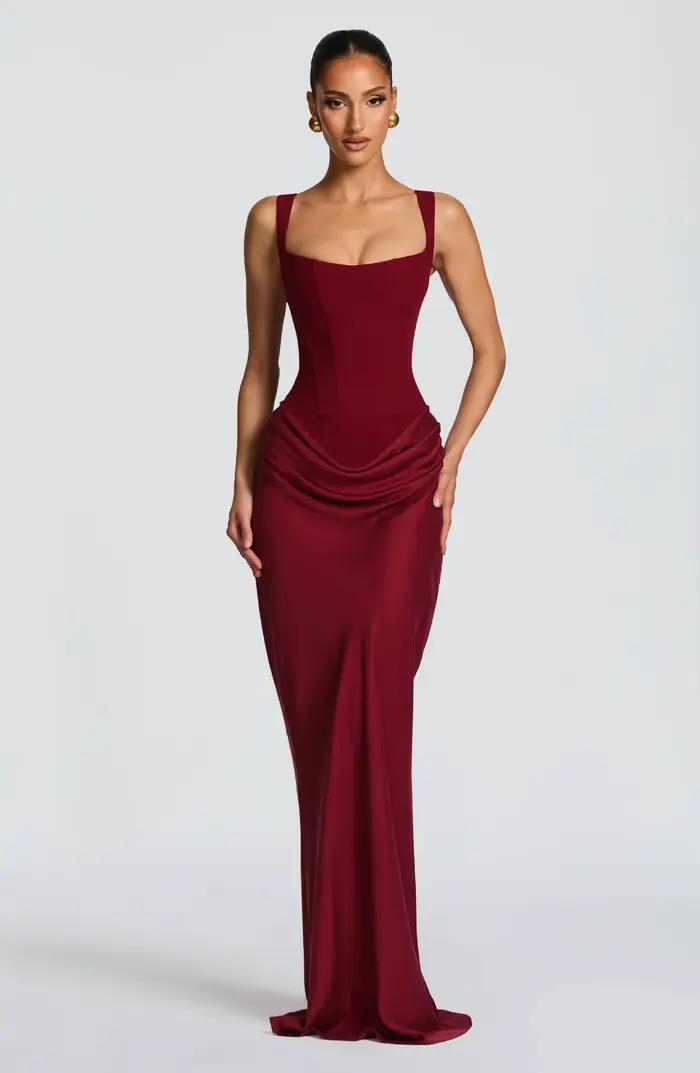 Robe de soirée élégante marron plissée longue à col carré sans manches et épaules dénudées, taille c