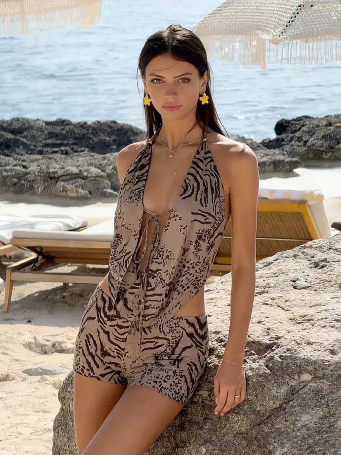 Ensemble 2 pièces sexy Dulzura Fashion à motif tigre : haut dos nu à lacets et short ajusté, idéal p