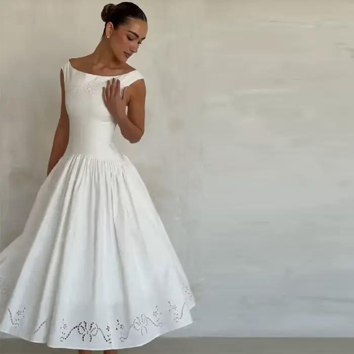 Robe midi blanche à épaules dénudées pour femme, broderie et dentelle, coupe évasée, sans manches, é