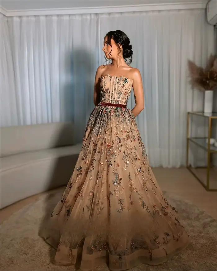 Robe de soirée sans bretelles, broderie florale colorée, en tulle, coupe trapèze, avec ceinture bord