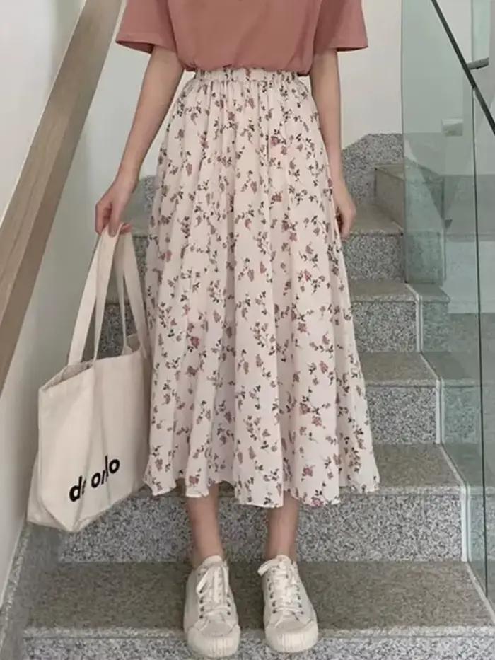 Jupe longue à motif floral féerique, style féminin délicat et frais, légère et élégante.