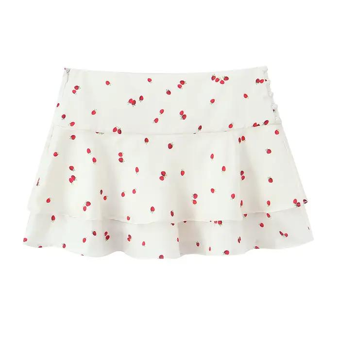 Jupe courte en satin de soie imprimé fraises avec haut à bretelles, taille haute, coupe ajustée, sty