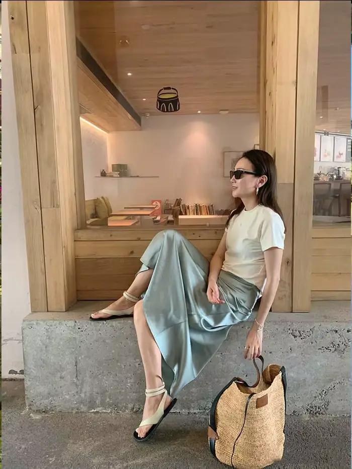 Jupe longue en satin taille haute pour femme