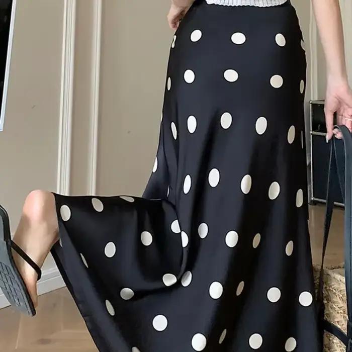 Jupe trapèze longue en satin pour femme