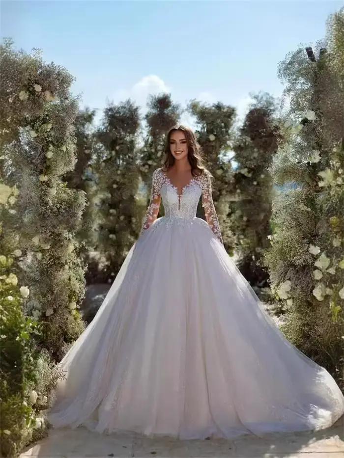 Robe de mariée élégante à col en V