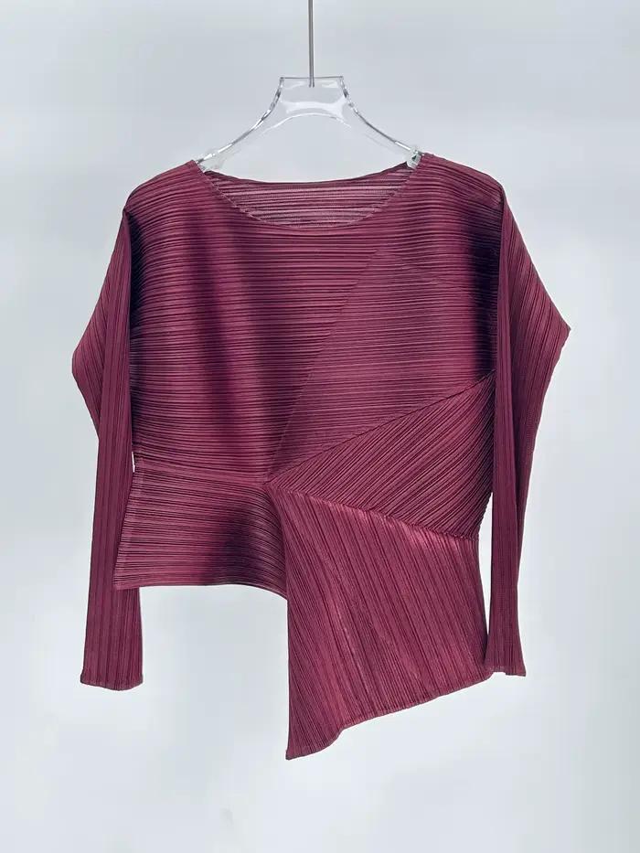 Haut asymétrique plissé rouge bordeaux et jupe longue plissée texturée ensemble chic pour femmes style minimaliste printemps été