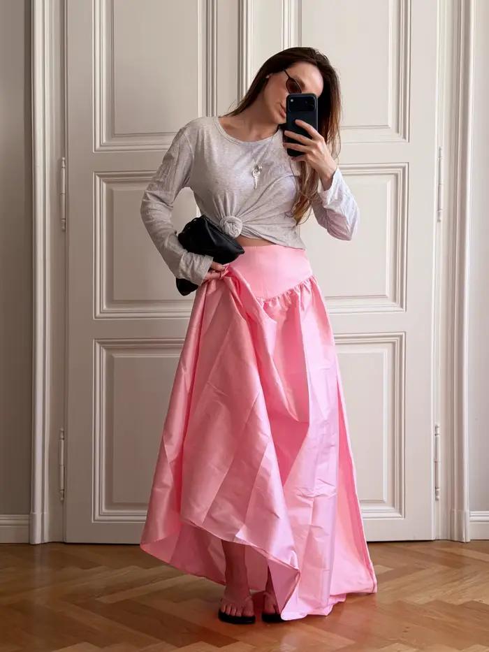 Jupe longue élégante en satin rose vif