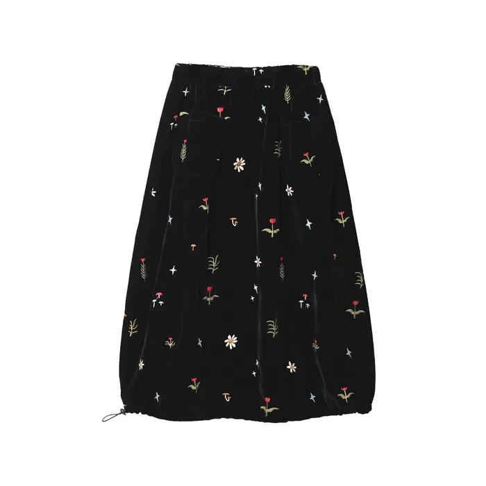 Jupe midi brodée à motifs floraux, velours vintage, sortie quotidienne, ambiance réconfortante de style Mori