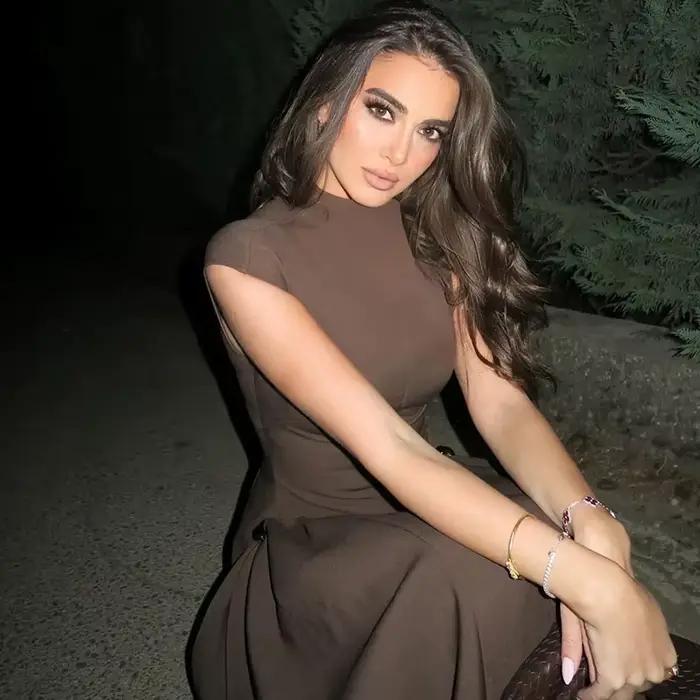 Robe longue à col irrégulier pour femmes