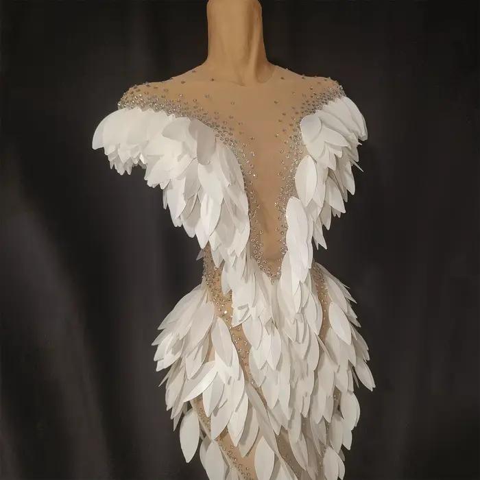 Robe de soirée glamour blanche à sequins en forme de feuille, sans manches, avec fente haute, pour femme, idéale pour les invitées de mariage