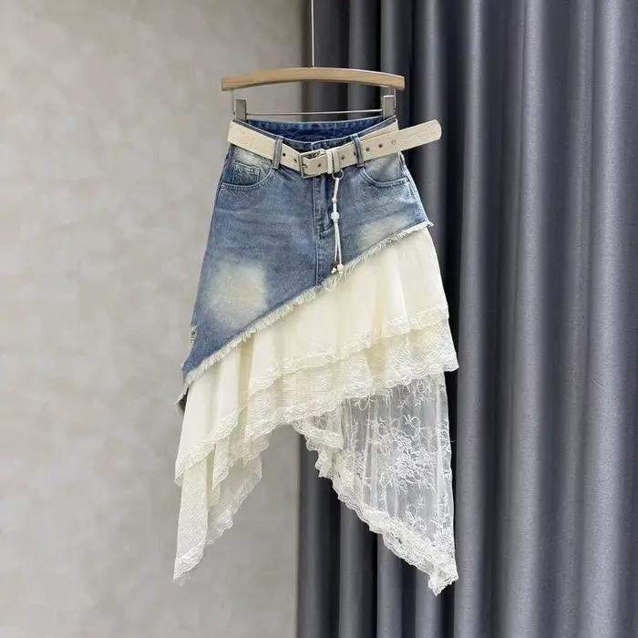 Jupe en jean à empiècements en dentelle pour femme, coupe haute, style tendance, longueur mini, polyester, plis décoratifs, ajustement confortable, occasions spéciales