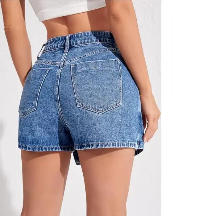 Jupe-short en jean taille haute pour femme avec détail boutonné asymétrique et ourlet effiloché – Tenue décontractée et tendance pour l'été