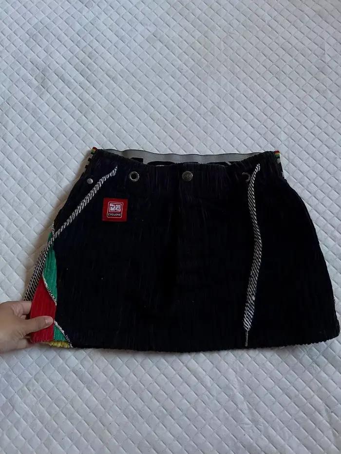 Jupe courte en velours côtelé noir pour femme