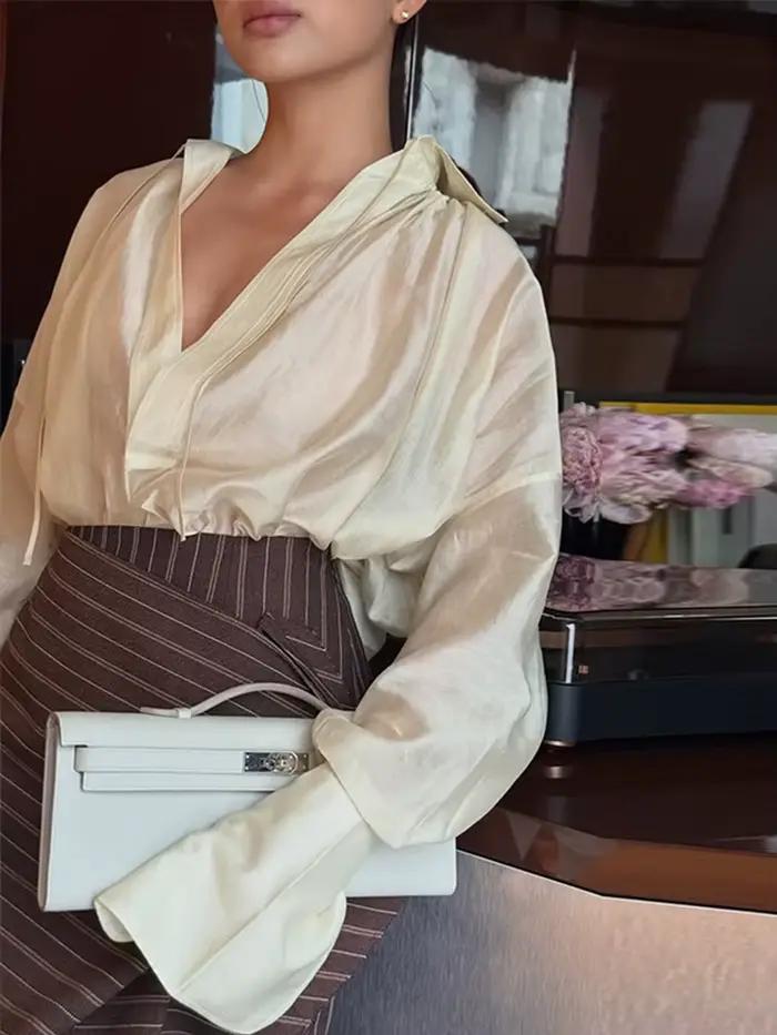 Ensemble jupe midi femme deux pièces : chemisier transparent à col en V avec ruban et jupe longue asymétrique rayée, haut ample assorti