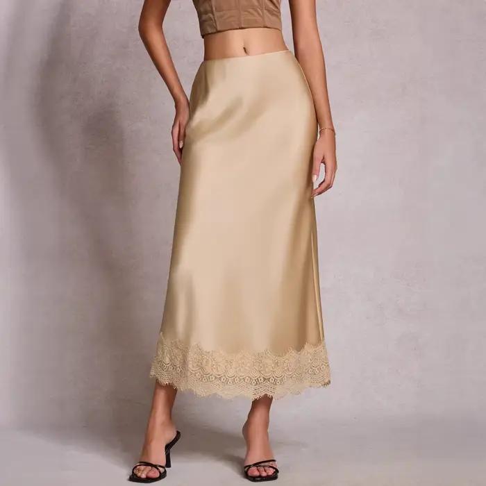 Jupe en satin et dentelle 2026