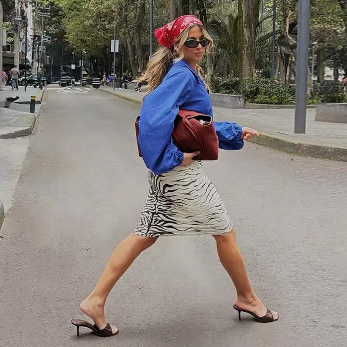 Jupe femme à imprimé zèbre tendance, taille haute, coupe droite et ample, chic, nouvelle collection printemps-été 2026, vêtement de ville pour tous les jours.