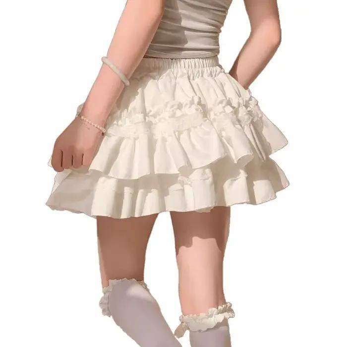 Jupe mini étagée blanche en dentelle
