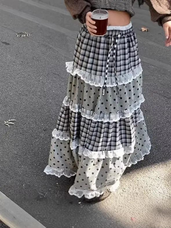 Jupe longue en dentelle française avec empiècements
