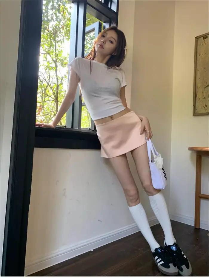 Jupe taille basse en satin noir BRUSCREST pour femmes, mini-jupe décontractée mode Y2K, vêtement d'été 2024 Kawaii