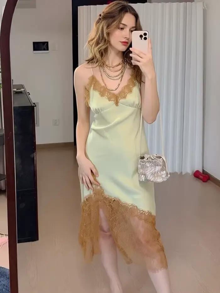 Robe midi en satin verte pour femme