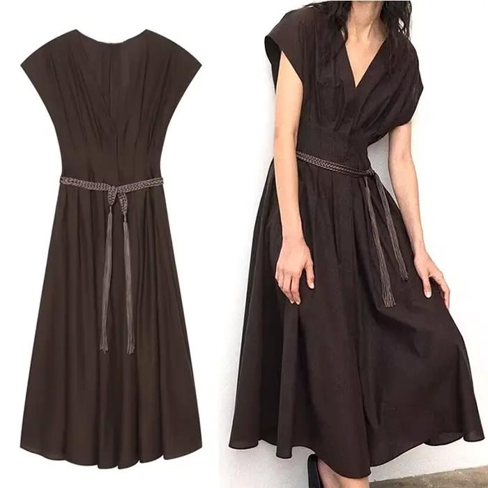 Robe midi élégante en satin marron pour femme, à manches courtes, col en V, avec ceinture à franges tressées et lien à nouer à la taille, couleur unie