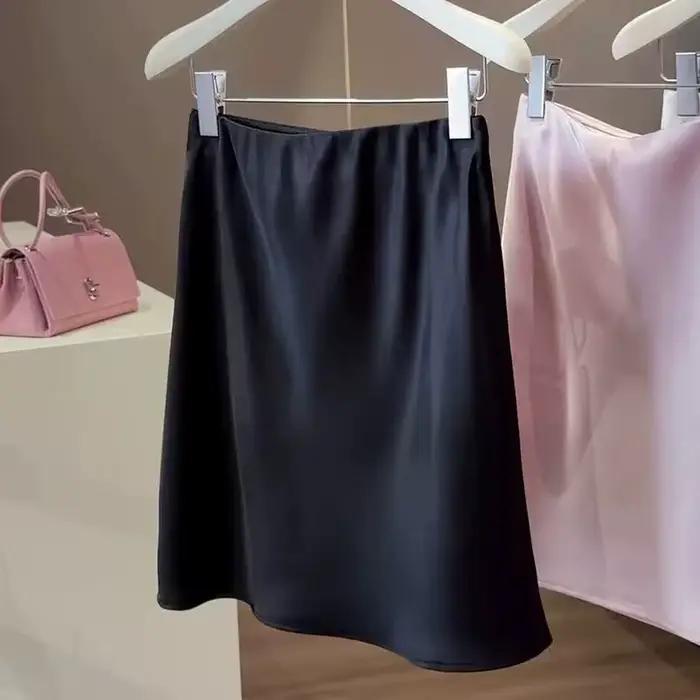 Nouvelle jupe mini élégante en satin pour femme
