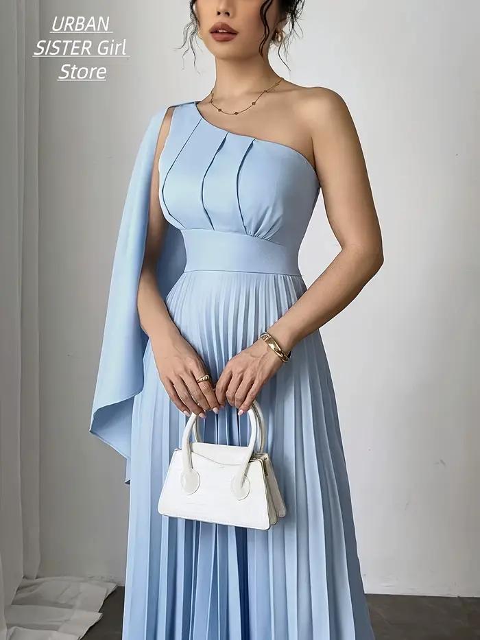 Robe longue, bleu clair, avec cape asymétrique, taille haute, plissée, longueur ras du sol, style élégant et minimaliste de luxe léger, idéale pour les mariages, les demoiselles d'honneur, les invités