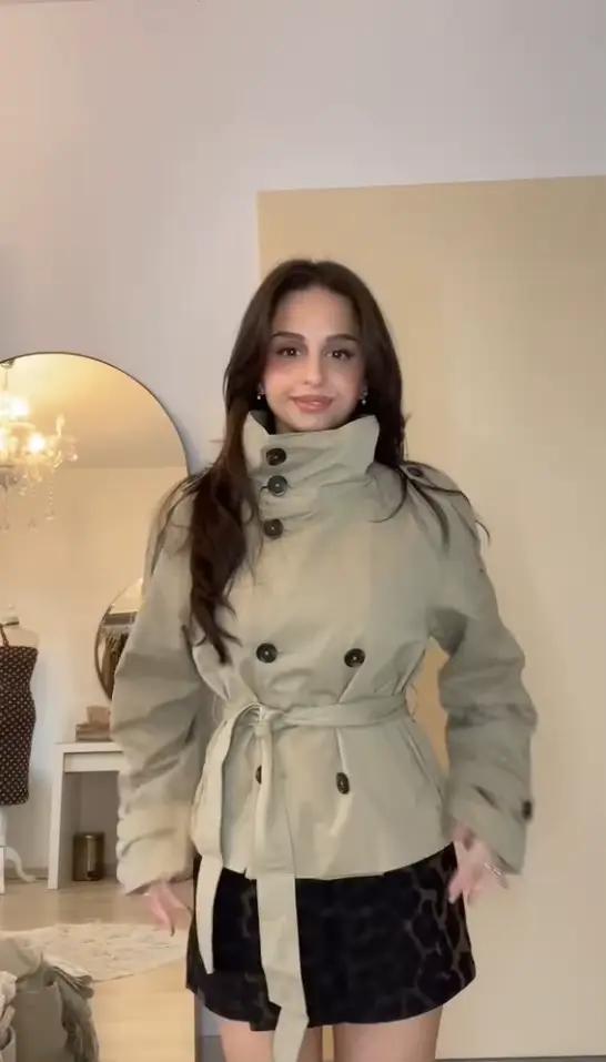 Trench court à taille ceinturée pour femme