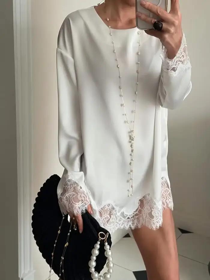 Robe Courte Bleue à Col Rond et Dentelle