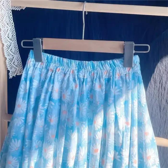 Jupe florale bleu clair pour femme, coupe trapèze mi-longue en mousseline, idéale printemps-été
