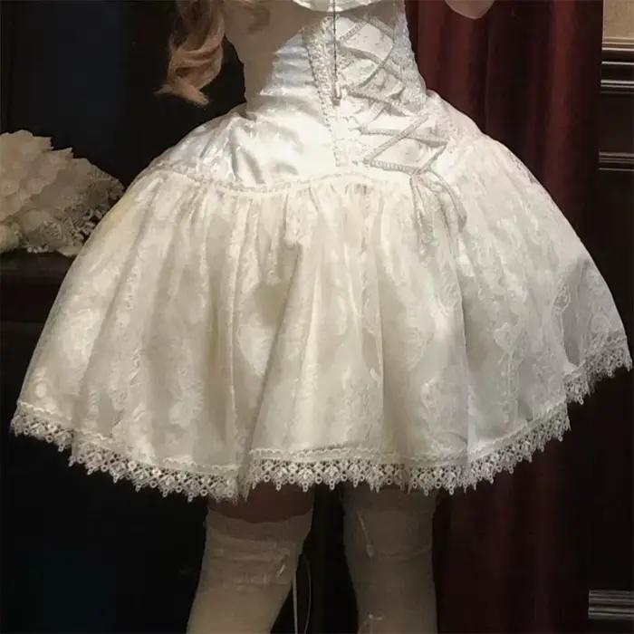 Jupe courte en dentelle SK