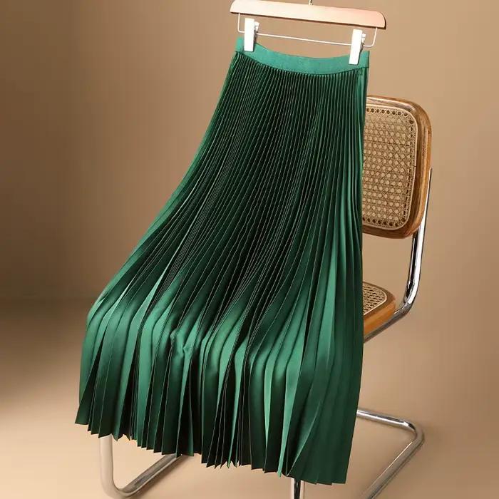Jupe plissée en satin vert