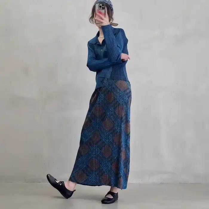 Jupe plissée Miyake bleue et marron à imprimé écossais