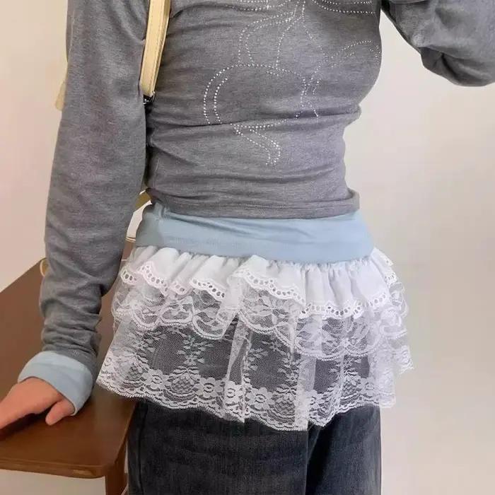 Jupe irrégulière en dentelle tendance avec fleurs blanches