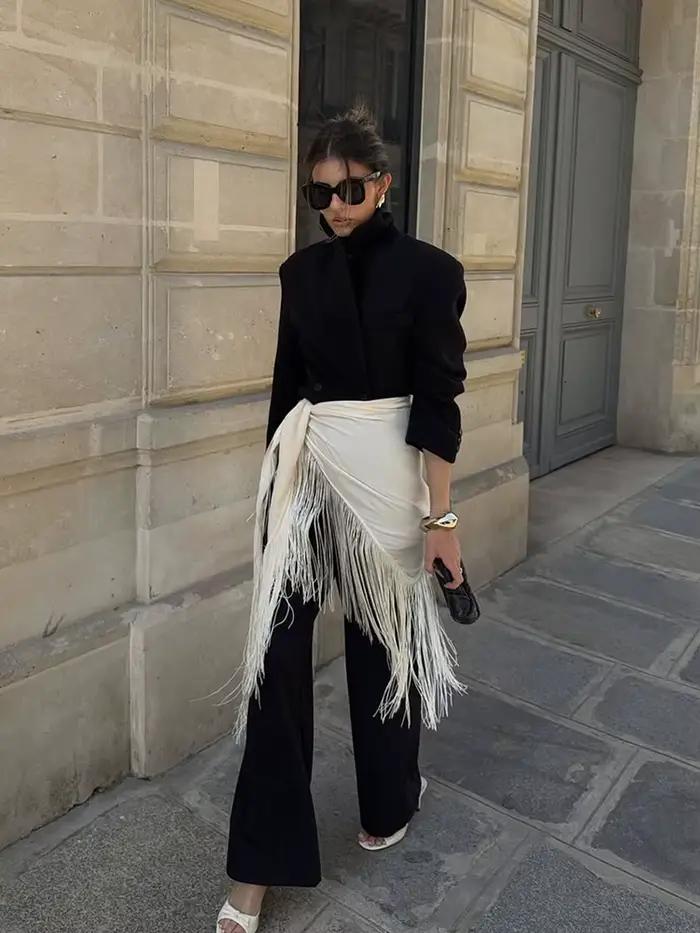 Jupe courte beige à franges