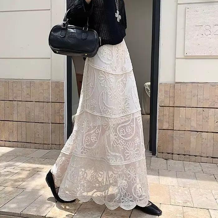 Jupe brodée au crochet en dentelle française