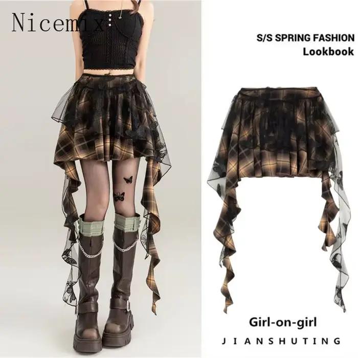 Jupe à carreaux brodée papillon pour femme