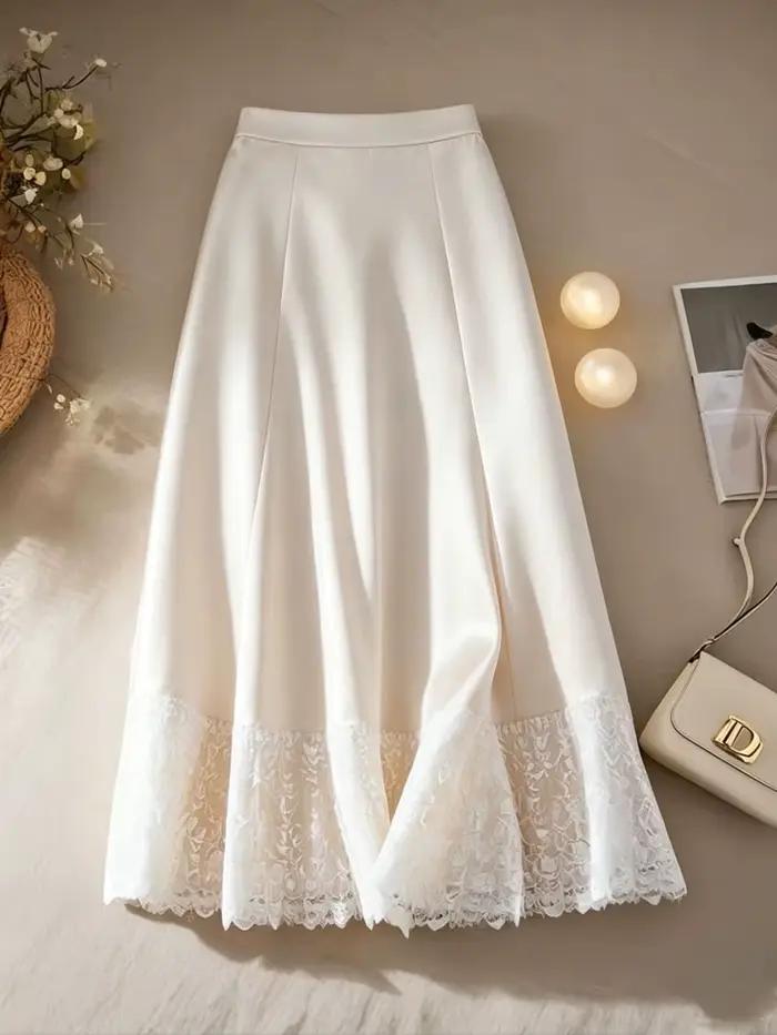 Jupe longue évasée mi-longue taille haute en satin lisse avec ourlet en dentelle florale