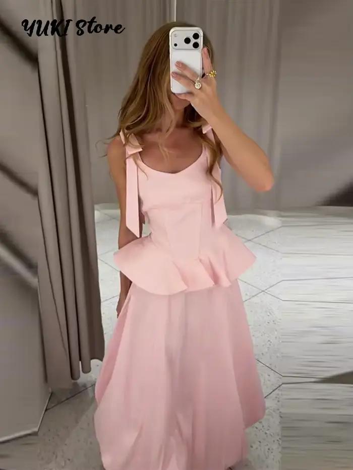 Ensemble jupe longue bouffante et haut à lacets rose avec nœud