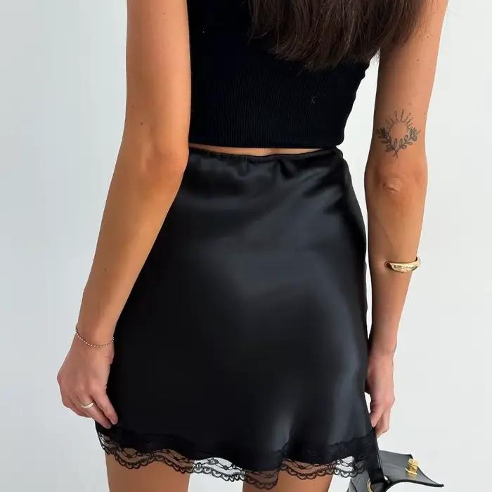 Jupe élégante taille haute avec bordure en dentelle