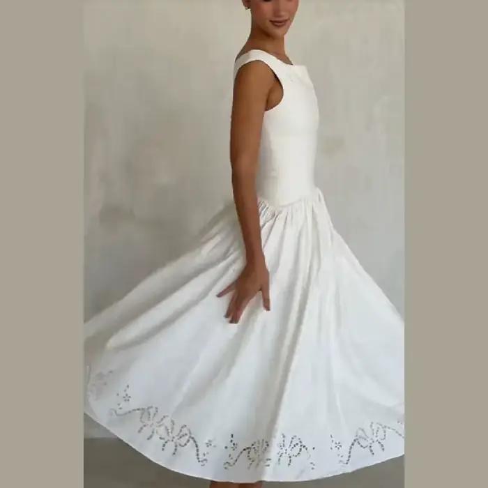 Robe midi blanche à épaules dénudées pour femme, broderie et dentelle, coupe évasée, sans manches, élégante, pour soirée d'été ou cocktail