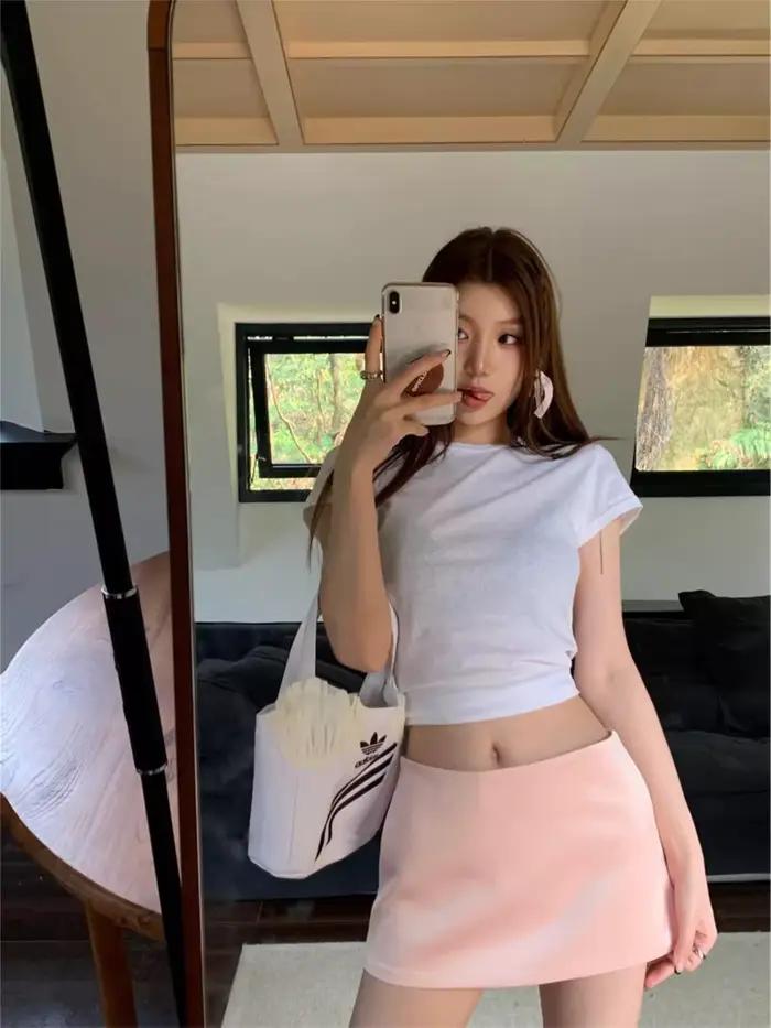 Jupe taille basse en satin noir BRUSCREST pour femmes, mini-jupe décontractée mode Y2K, vêtement d'été 2024 Kawaii